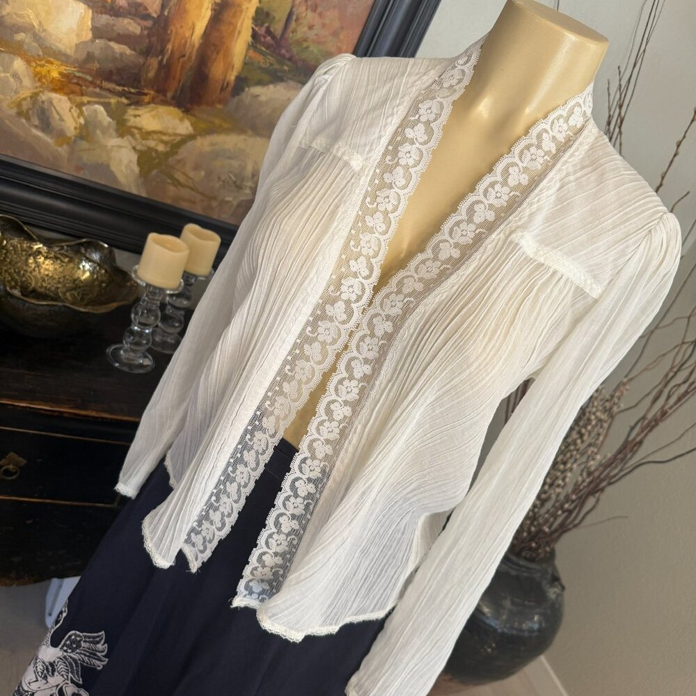 jessica's GUNNIES Lace Trimmed White Long Sleeved blouse